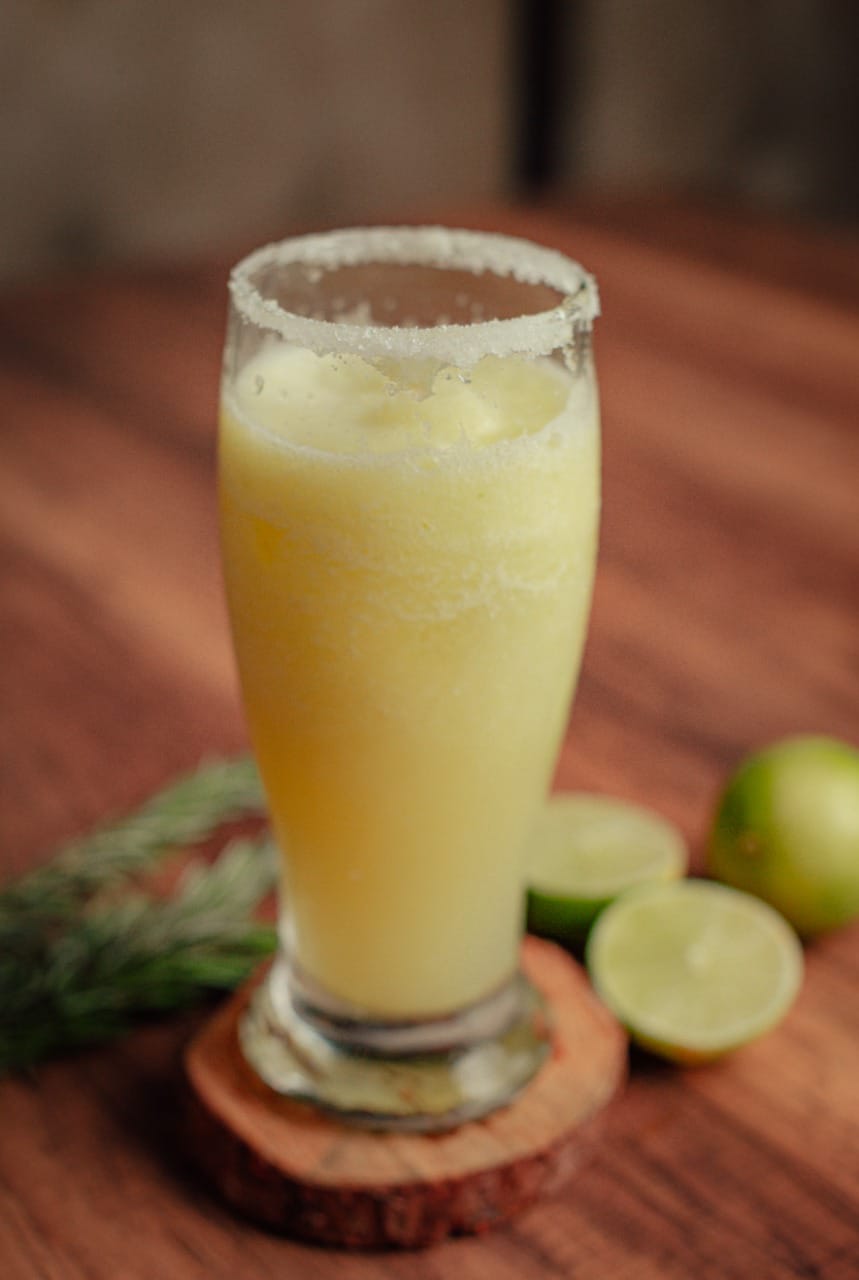 Limonada frapé con borde de azúcar
